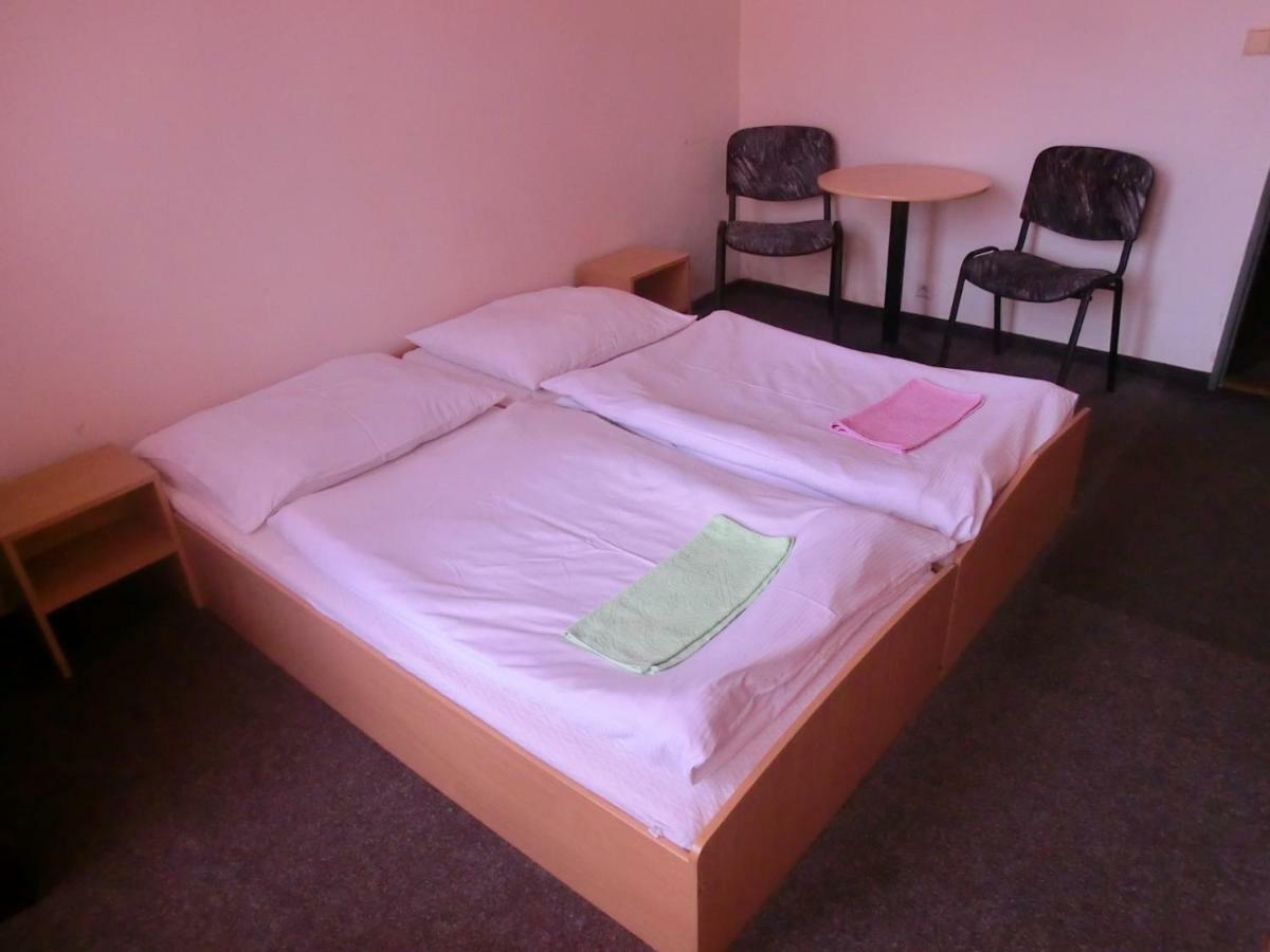 Milano Hostel Marianske Lazne Bagian luar foto